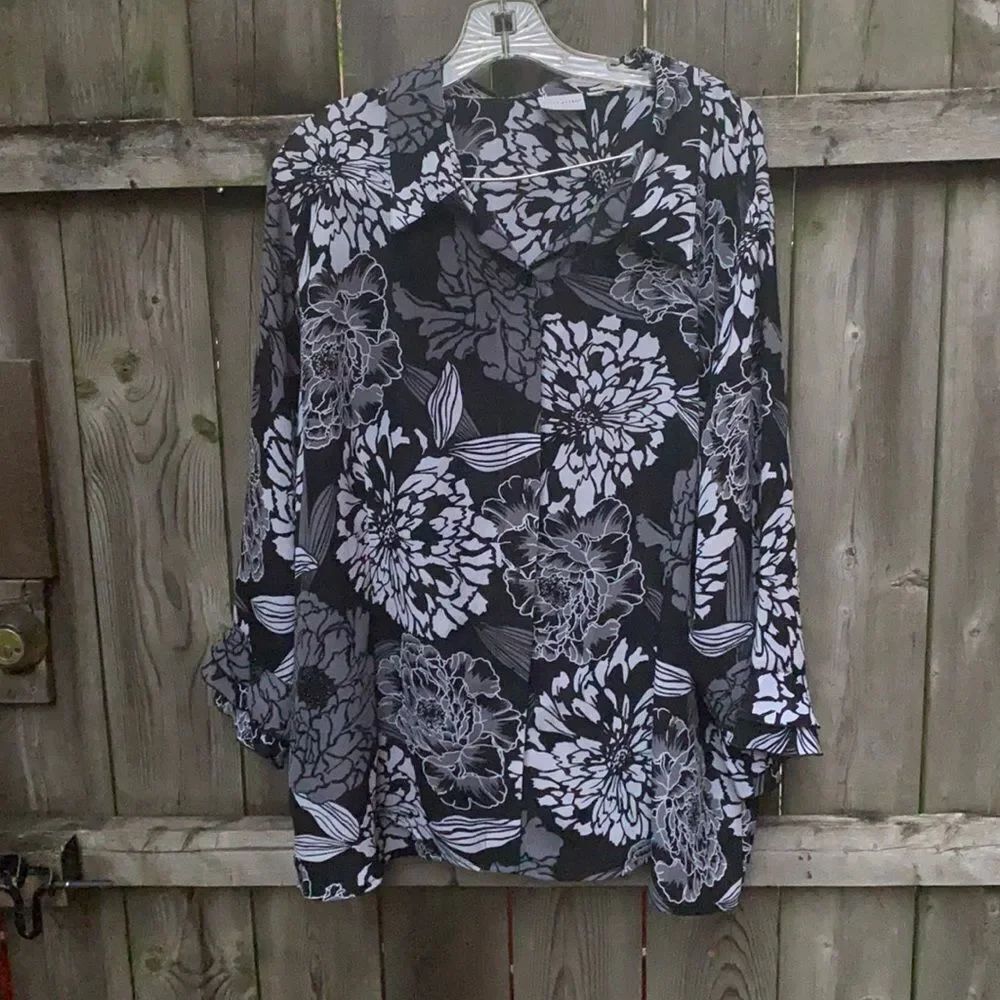 White stag Floral Blouse sz. 1X